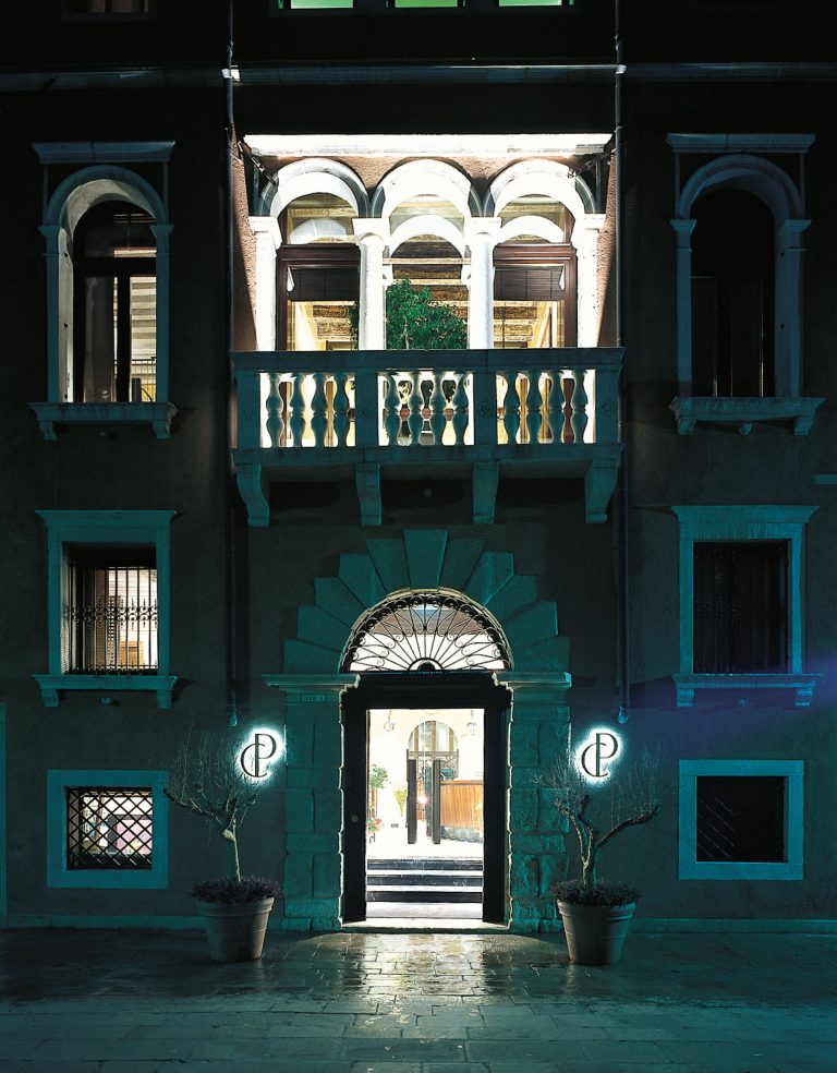 Ca-Pisani-Design-Hotel---entrance
